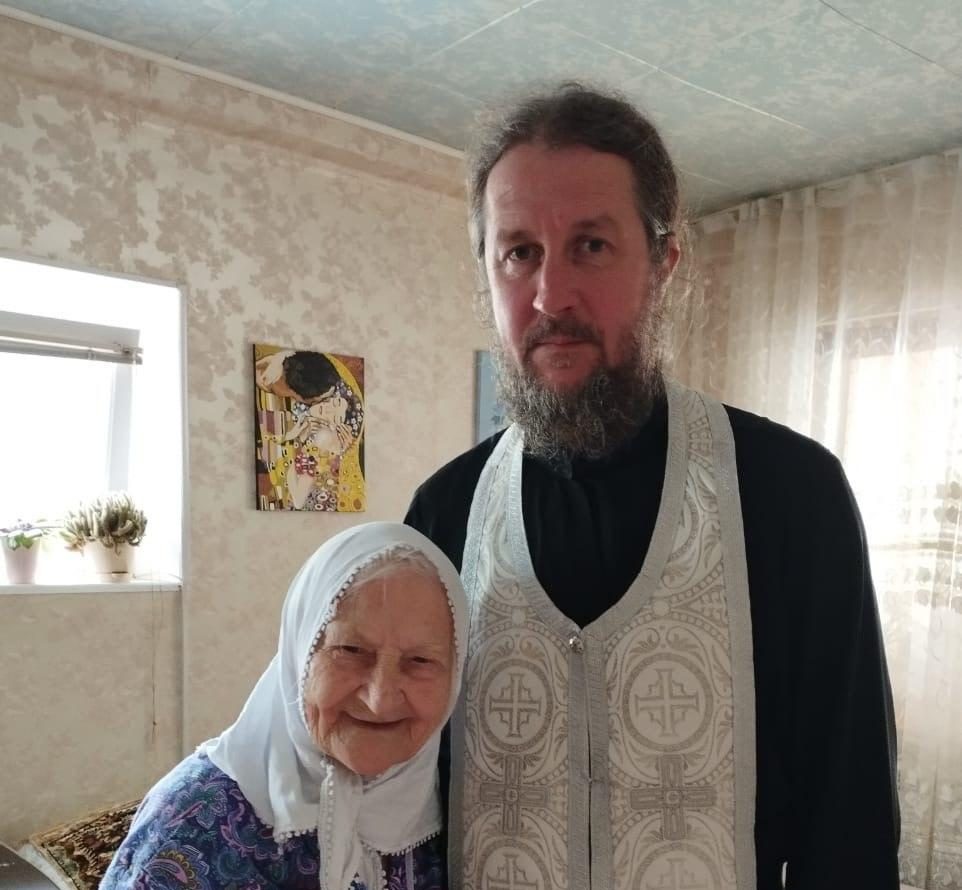 Сёстры милосердия посещают пожилых людей на дому