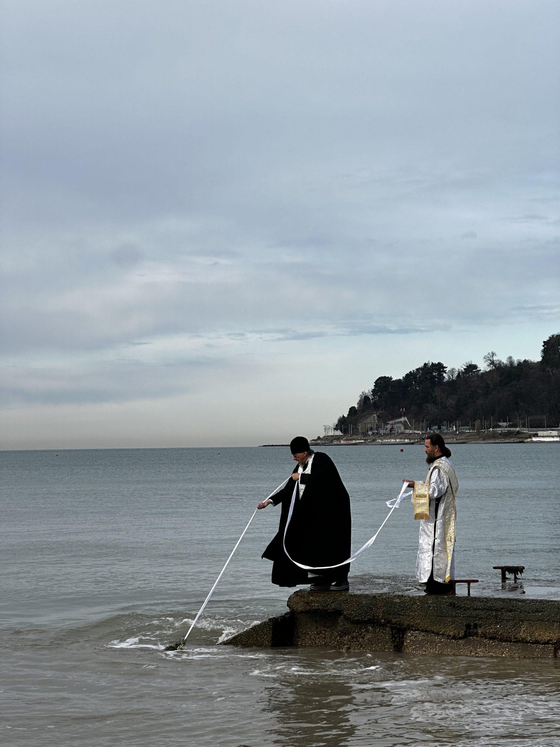 Крестный ход от храма до моря