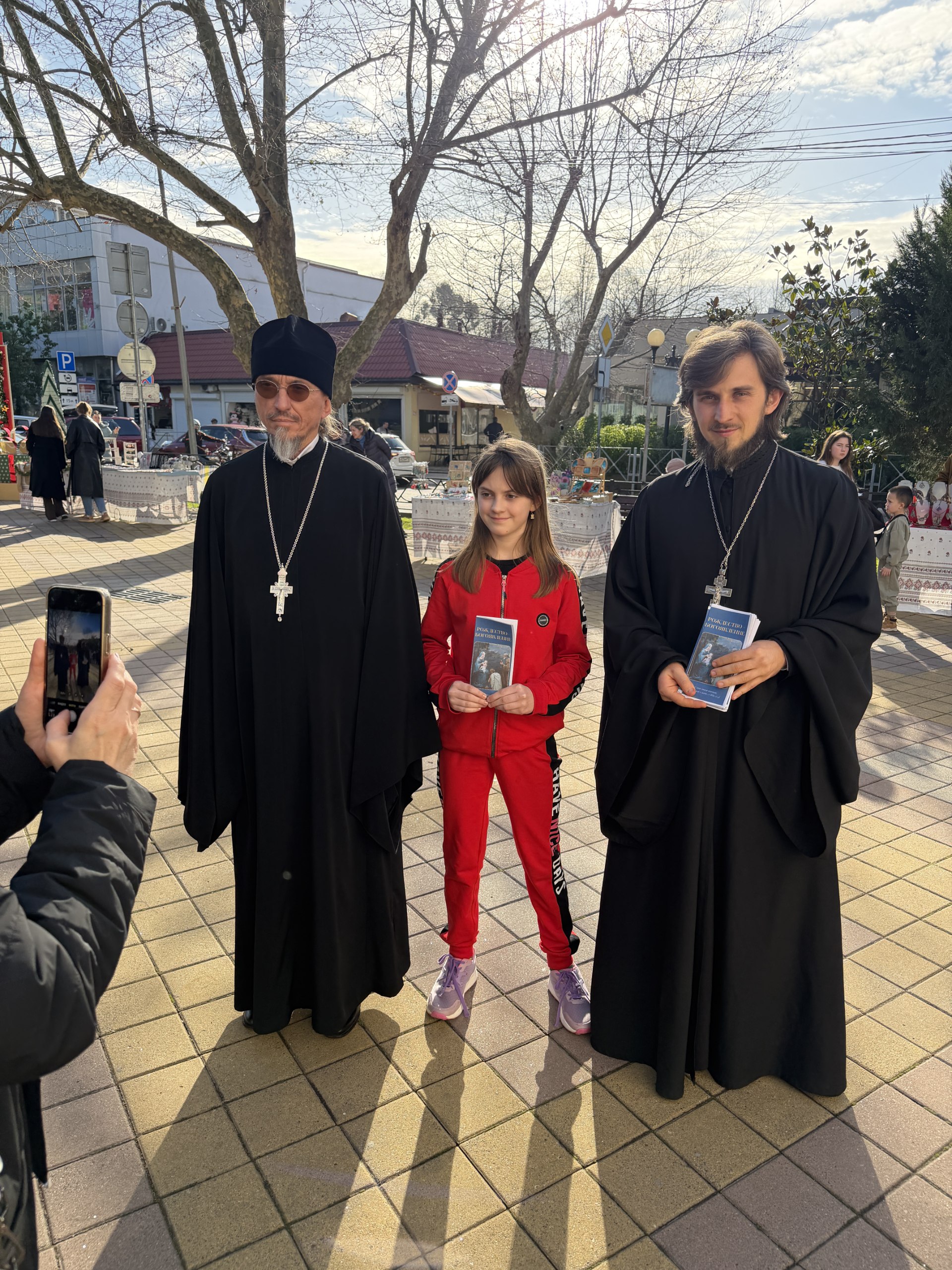 Молодёжный клуб «Фавор» провёл рождественскую миссионерскую акцию 🎄