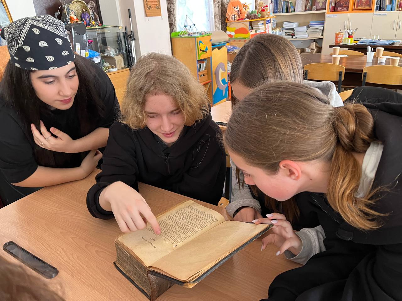 Экскурсия для школьников в День православной книги