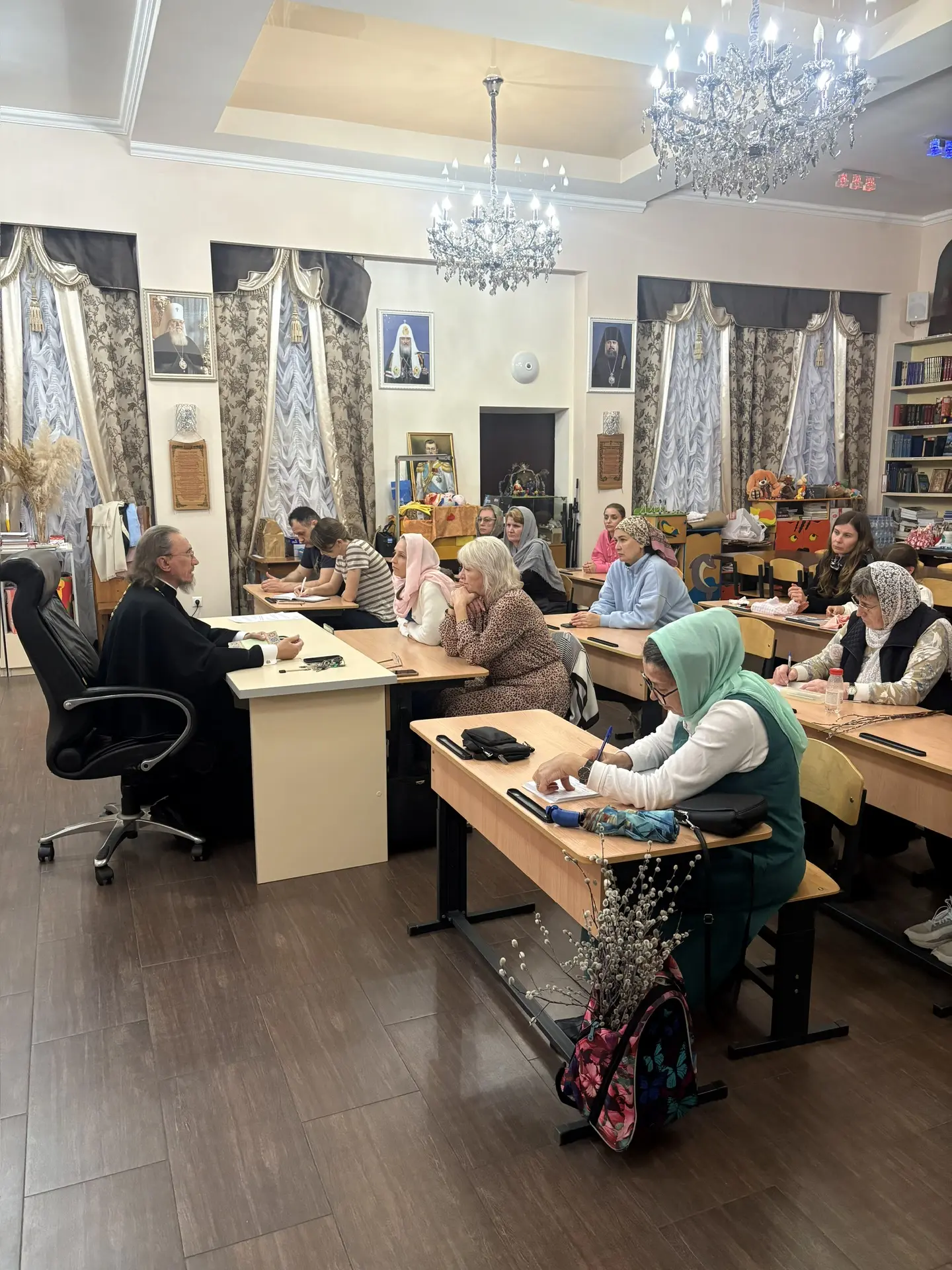 Занятие в Воскресной школе для взрослых