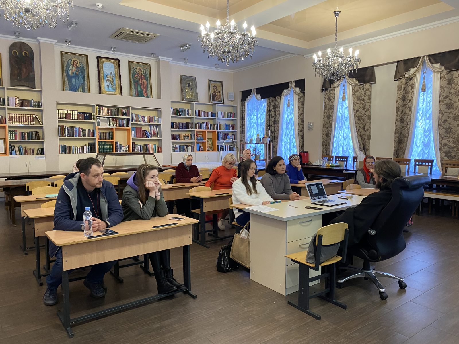 Очередное занятие в Воскресной школе для взрослых