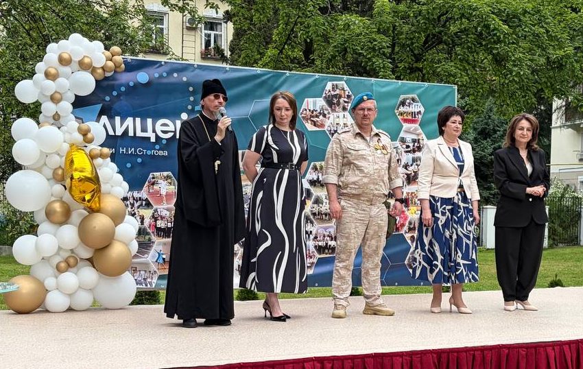 Священники поздравили выпускников