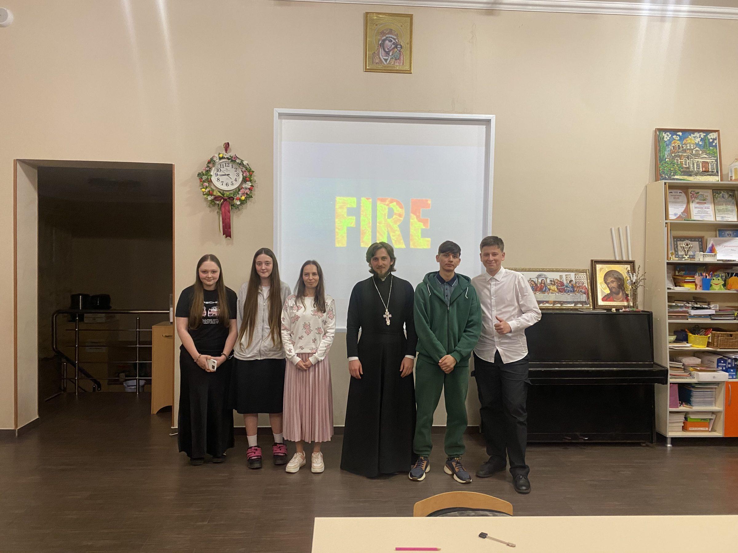 Иерей Иоанн Парахин провёл встречу молодежного клуба «Фавор»