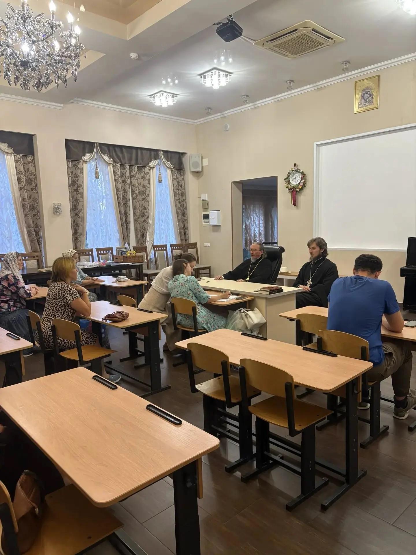 В воскресной школе для взрослых начался новый учебный год